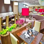 泽佐夫希尔顿花园酒店 热舒夫
