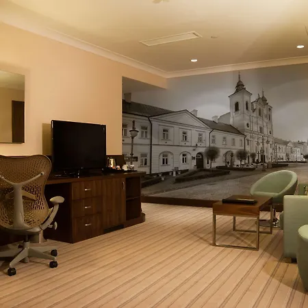 Hilton Garden فندق رشيشوف