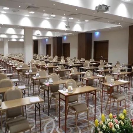 泽佐夫希尔顿花园酒店 酒店 4*