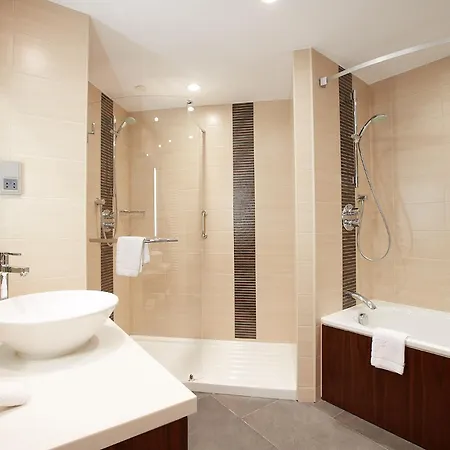 Ξενοδοχείο Hilton Garden 4*