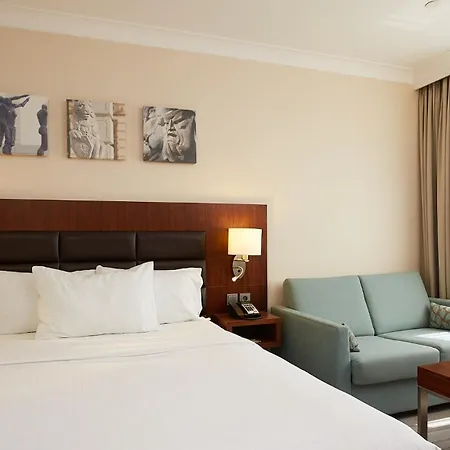 泽佐夫希尔顿花园酒店 热舒夫