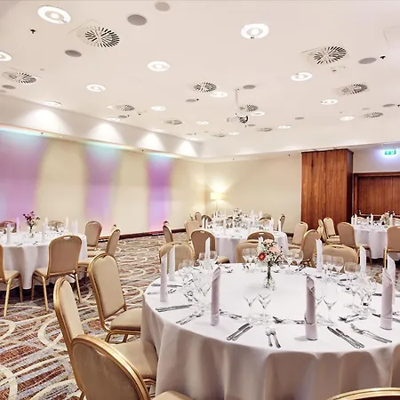 泽佐夫希尔顿花园酒店 4*