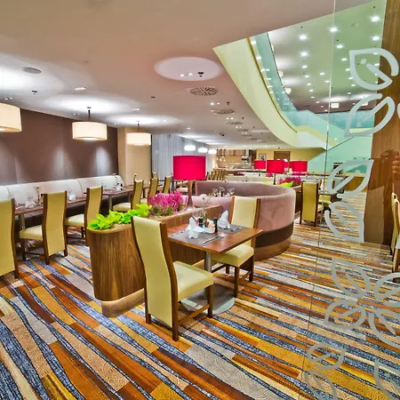 泽佐夫希尔顿花园酒店 酒店