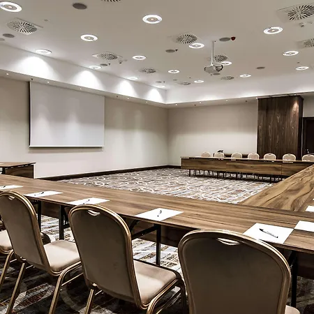 泽佐夫希尔顿花园酒店