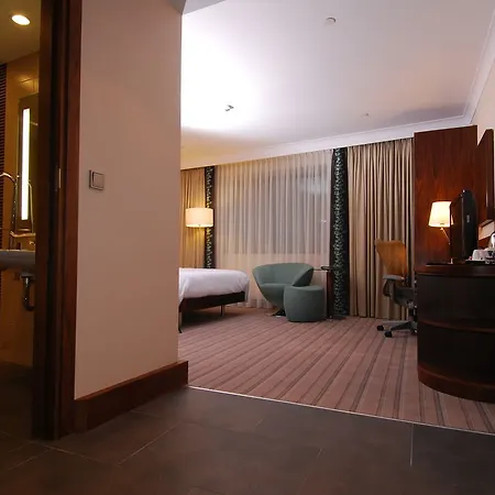 Hilton Garden Hotel 4*