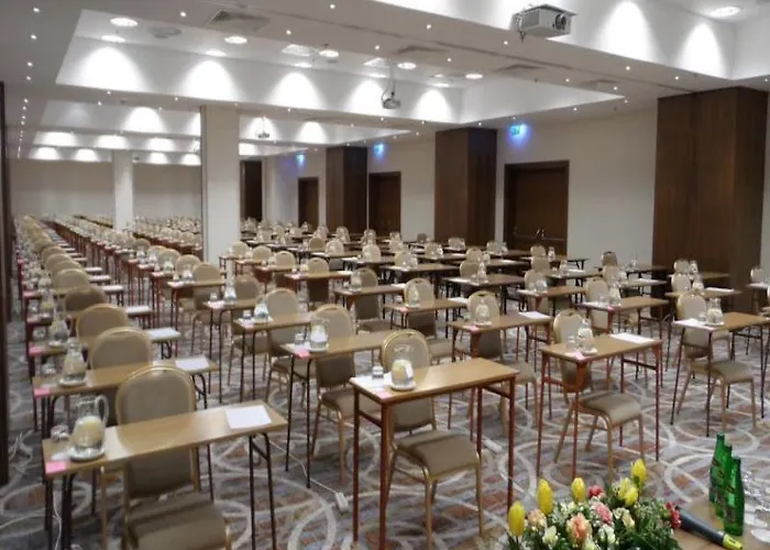 Hilton Garden فندق 4*