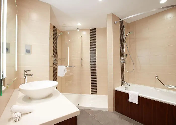 فندق Hilton Garden 4*